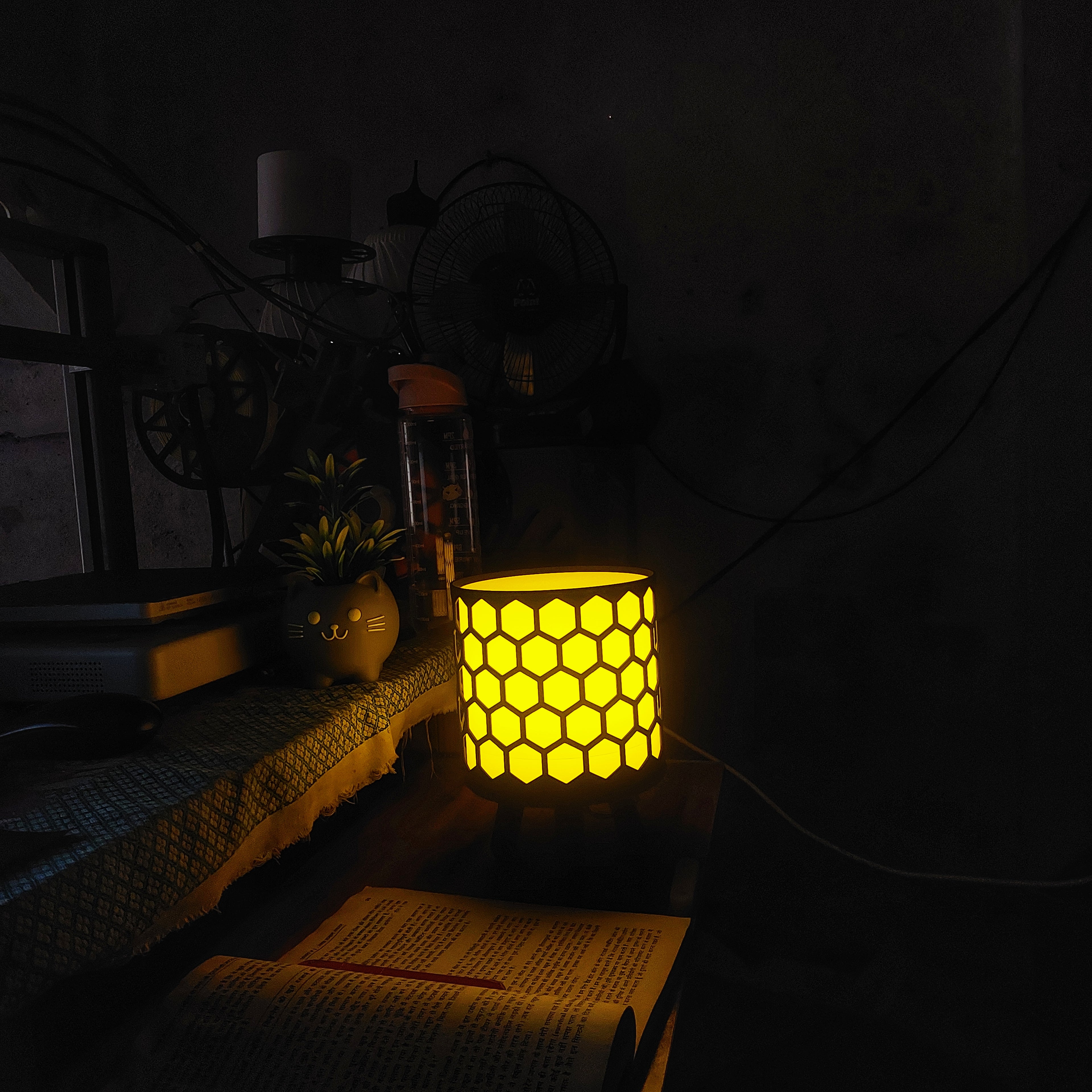 Honeycomb lamp